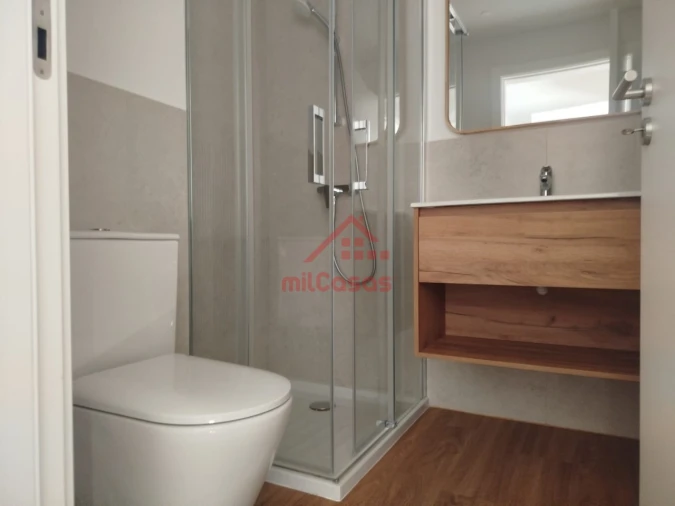 Apartamento T4 para Arrendamento em Santo António dos Cavaleiros e Frielas Foto 16