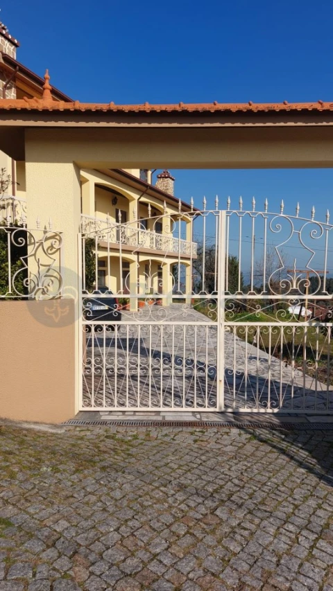 Moradia T4 para Venda em Monte Córdova