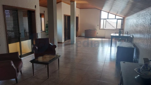 Moradia T4 para Venda em Monte Córdova