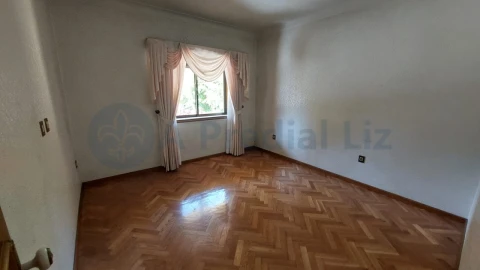 Moradia T4 para Venda em Monte Córdova