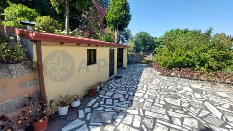 Moradia T4 para Venda em Monte Córdova