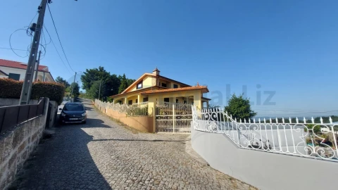 Moradia T4 para Venda em Monte Córdova