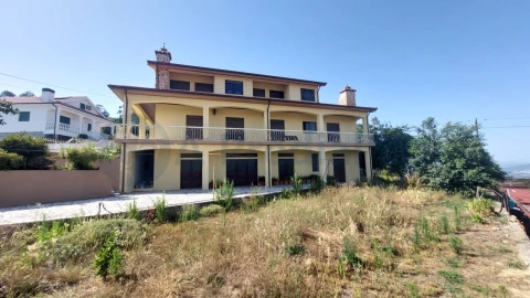 Moradia T4 para Venda em Monte Córdova