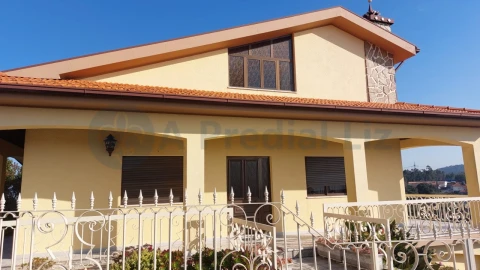 Moradia T4 para Venda em Monte Córdova