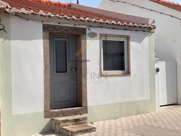 Moradia T4 para Venda em São Domingos de Rana
