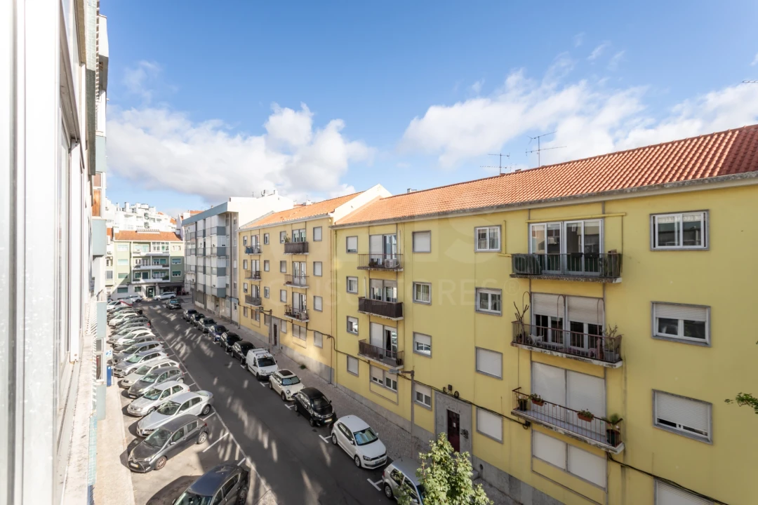 Apartamento T3 para Venda em Alvalade Foto 9