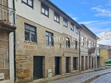 Prédio para Venda em Arco de Baúlhe e Vila Nune