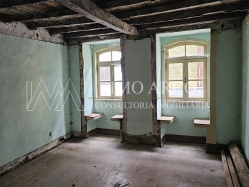 Prédio para Venda em Arco de Baúlhe e Vila Nune