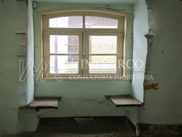 Prédio para Venda em Arco de Baúlhe e Vila Nune