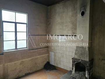 Prédio para Venda em Arco de Baúlhe e Vila Nune