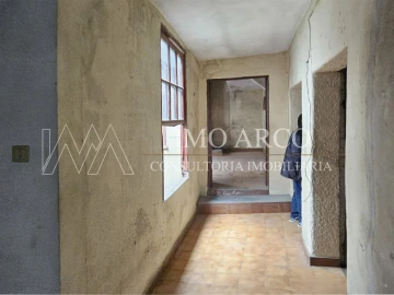 Prédio para Venda em Arco de Baúlhe e Vila Nune