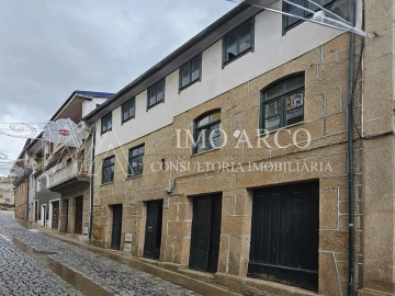 Prédio para Venda em Arco de Baúlhe e Vila Nune