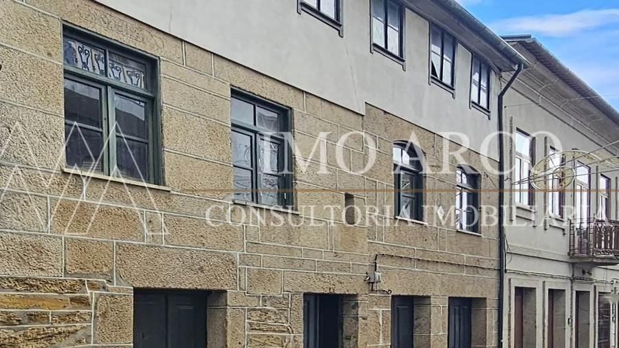 Prédio para Venda em Arco de Baúlhe e Vila Nune