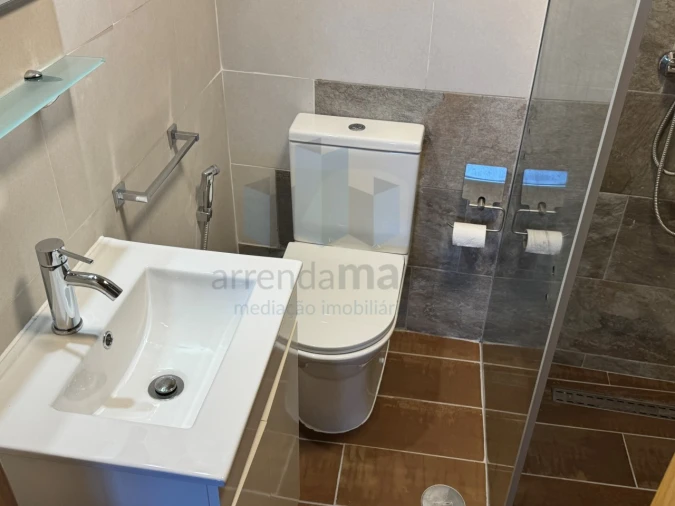 Moradia T1 para Arrendamento em Sé Nova, Santa Cruz, Almedina e São Bartolomeu Foto 7