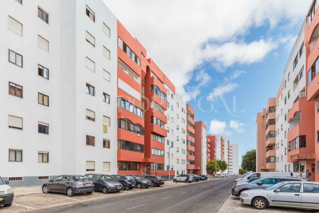 Apartamento T2 para Venda em São Domingos de Rana Foto 28