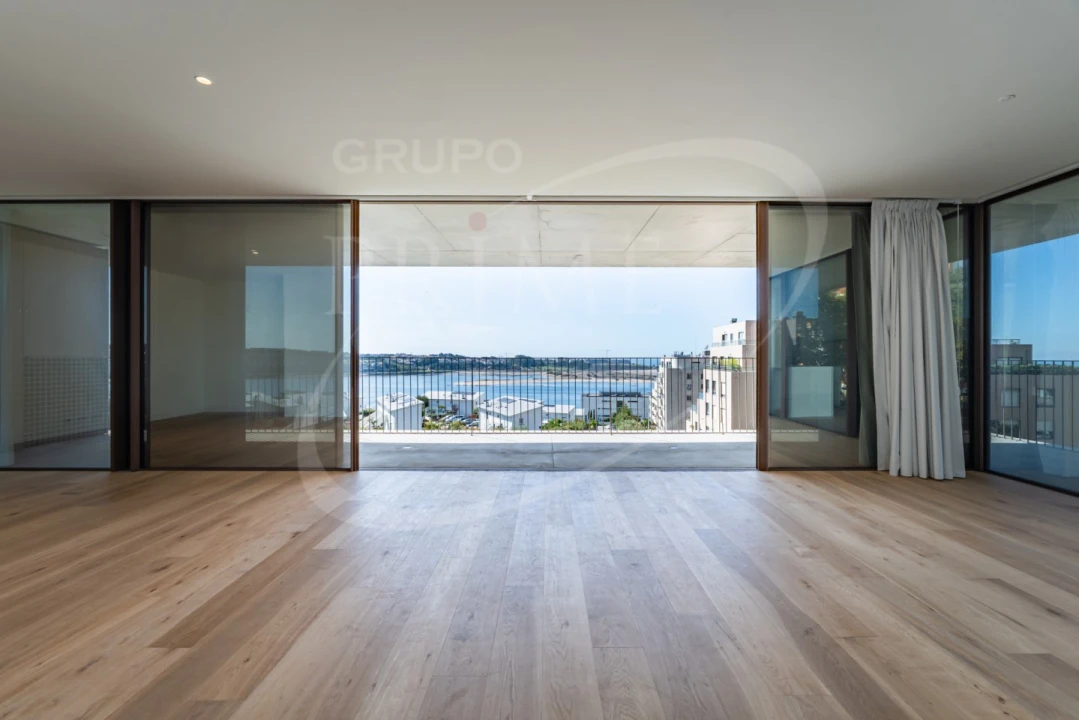 Apartamento T3 para Venda em Aldoar, Foz do Douro e Nevogilde Foto 1