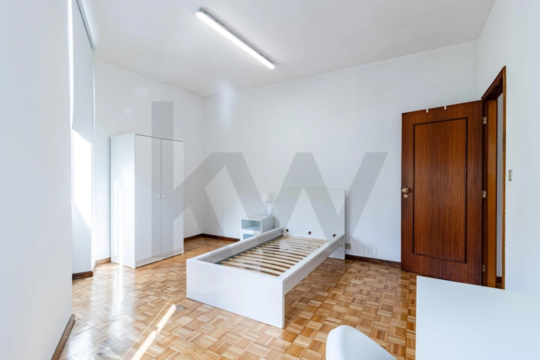 Moradia T4 para Venda em Paranhos Foto 5