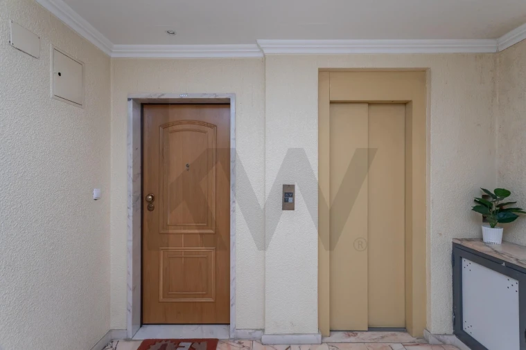 Apartamento T2 para Venda em Rio de Mouro Foto 33