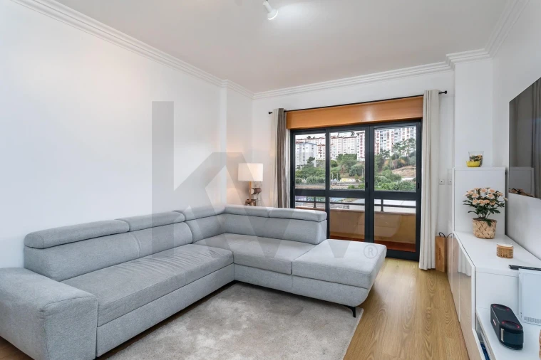 Apartamento T2 para Venda em Rio de Mouro Foto 4