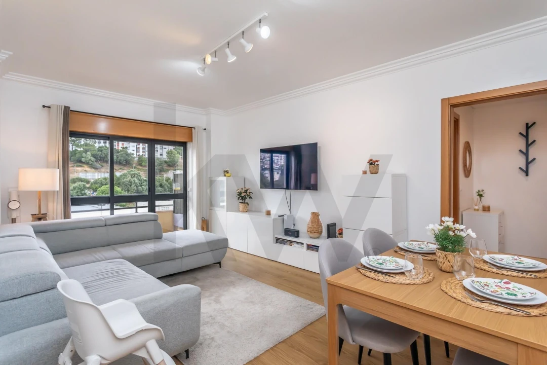 Apartamento T2 para Venda em Rio de Mouro Foto 1