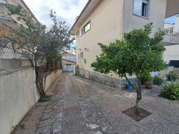 Moradia T5 para Venda em Algés, Linda-A-Velha e Cruz Quebrada-Dafundo