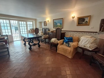 Moradia T5 para Venda em Algés, Linda-A-Velha e Cruz Quebrada-Dafundo