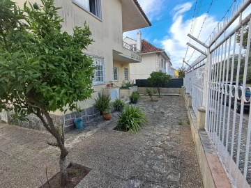 Moradia T5 para Venda em Algés, Linda-A-Velha e Cruz Quebrada-Dafundo