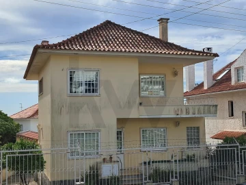 Moradia T5 para Venda em Algés, Linda-A-Velha e Cruz Quebrada-Dafundo