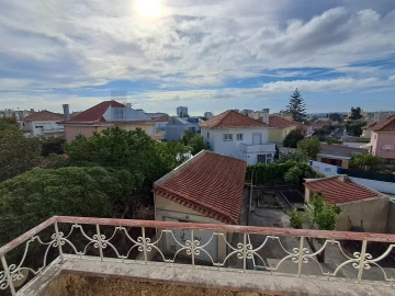 Moradia T5 para Venda em Algés, Linda-A-Velha e Cruz Quebrada-Dafundo