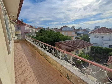 Moradia T5 para Venda em Algés, Linda-A-Velha e Cruz Quebrada-Dafundo