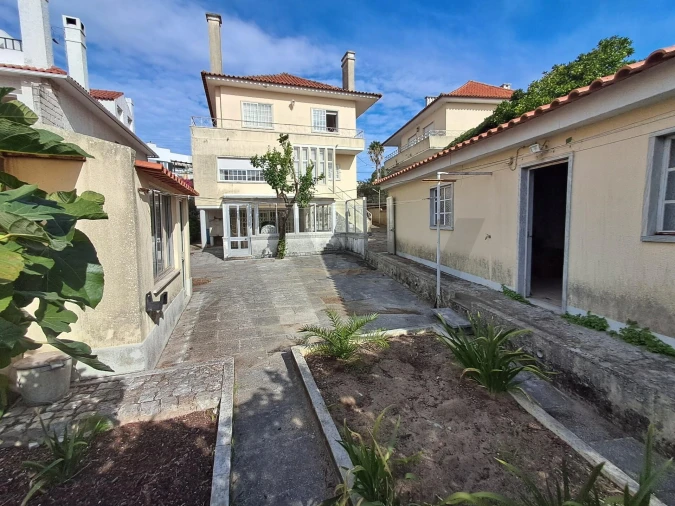 Moradia T5 para Venda em Algés, Linda-A-Velha e Cruz Quebrada-Dafundo Foto 2
