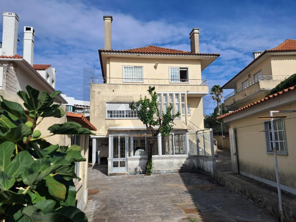 Moradia T5 para Venda em Algés, Linda-A-Velha e Cruz Quebrada-Dafundo Foto 1