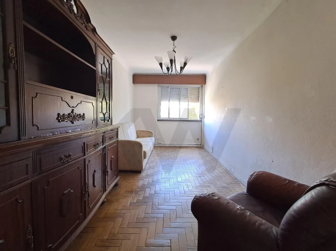 Apartamento T2 para Venda em Benfica Foto 3