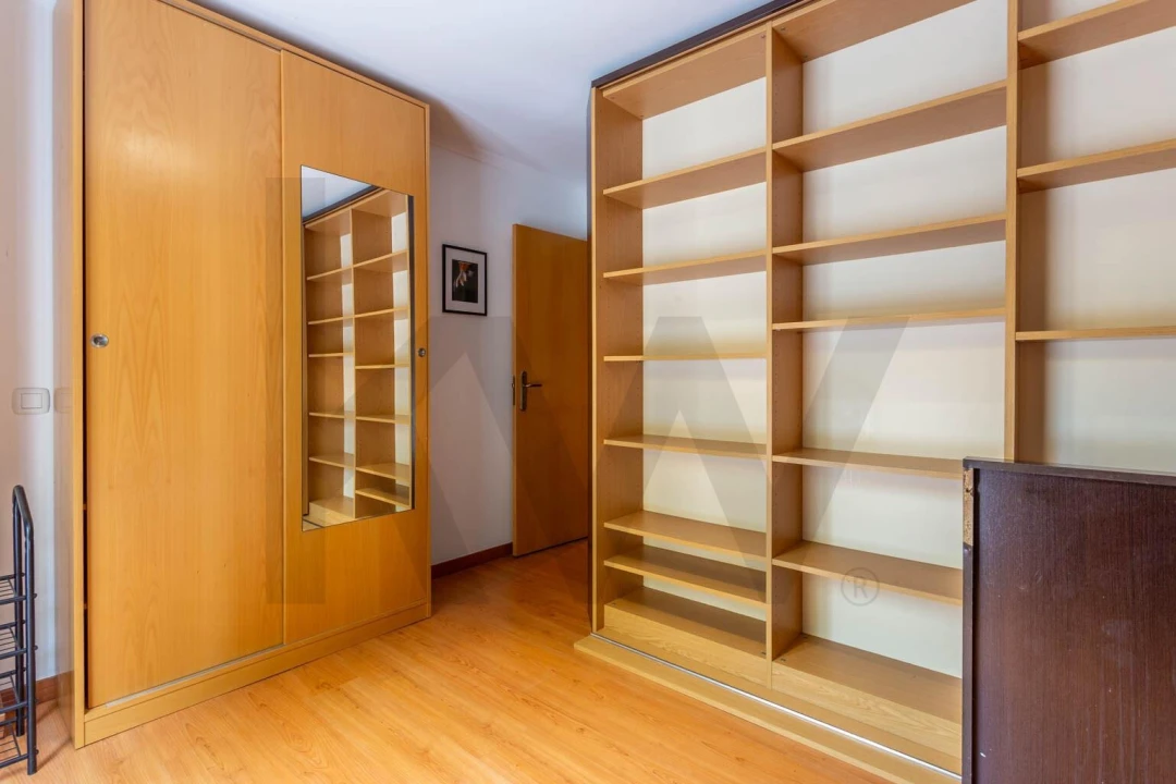 Apartamento T2 para Arrendamento em Lumiar Foto 18