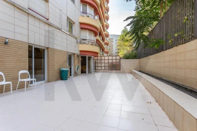 Apartamento T2 para Arrendamento em Lumiar