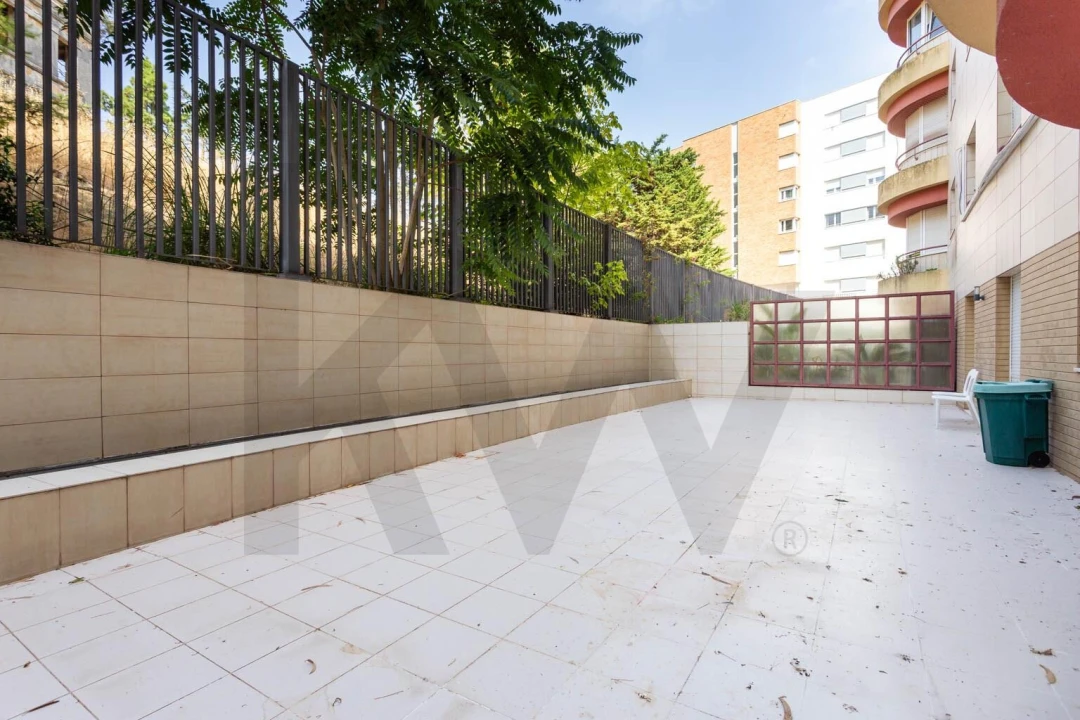 Apartamento T2 para Arrendamento em Lumiar Foto 8