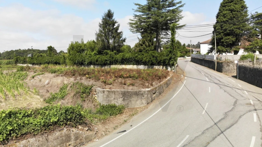 Terreno para Venda em Lobão, Gião, Louredo e Guisande