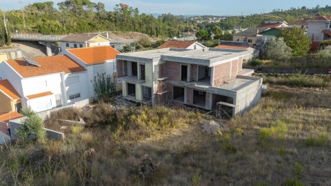 Moradia T3 para Venda em Santa Clara e Castelo Viegas