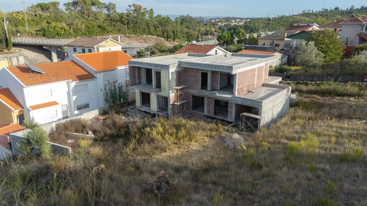 Moradia T3 para Venda em Santa Clara e Castelo Viegas Foto 40