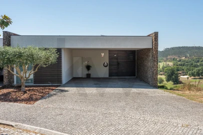 Moradia T4 para Venda em Água Longa