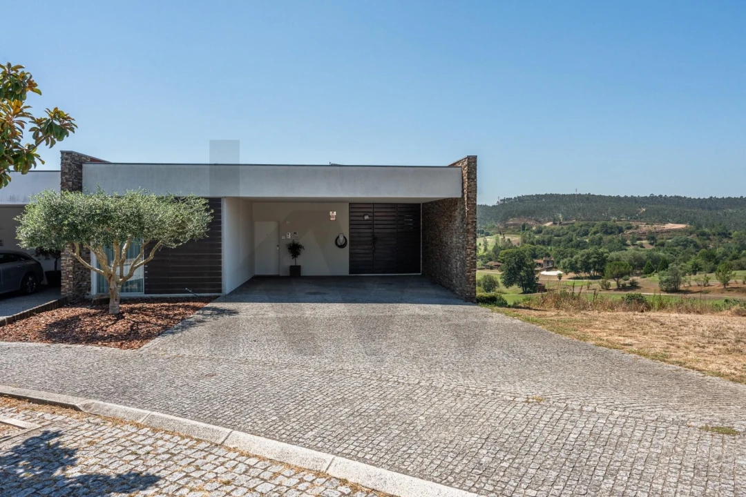 Moradia T4 para Venda em Água Longa Foto 50