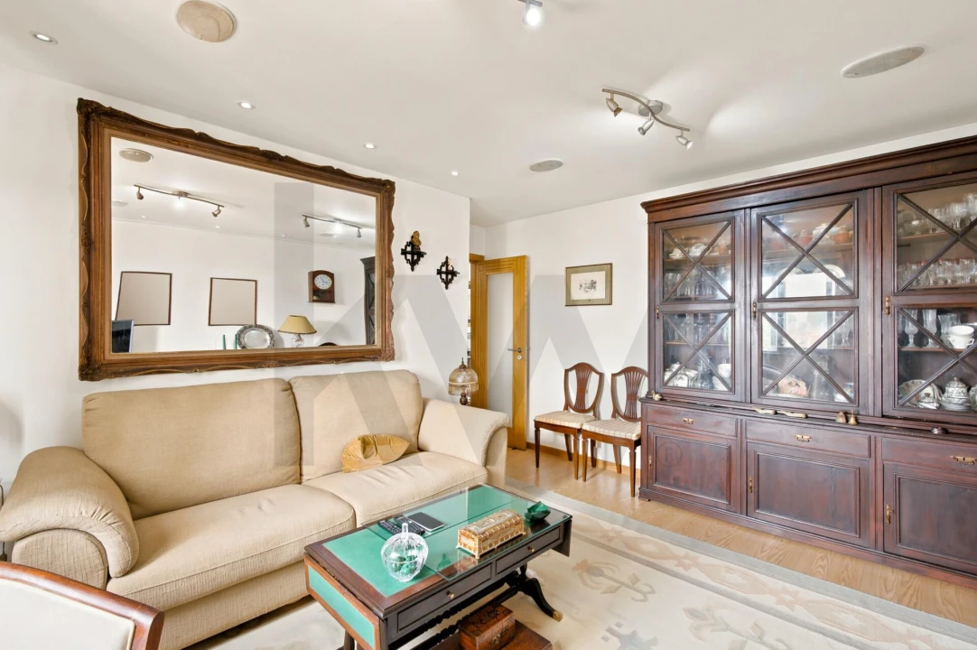Apartamento T2 para Venda em Queluz e Belas Foto 2