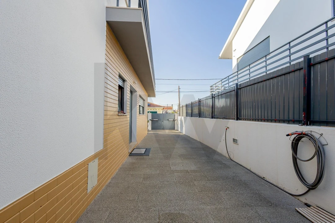 Moradia T3 para Venda em Fernao Ferro Foto 34