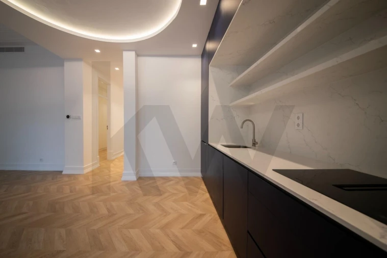 Apartamento T2 para Arrendamento em Santo António Foto 10