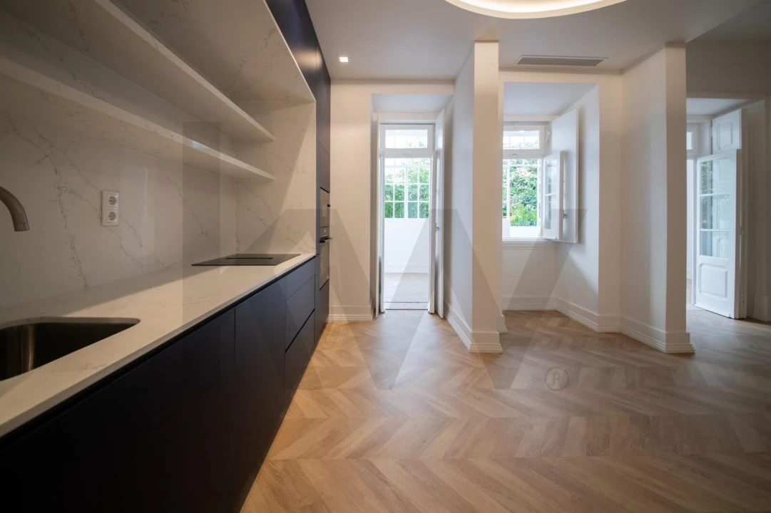 Apartamento T2 para Arrendamento em Santo António Foto 12
