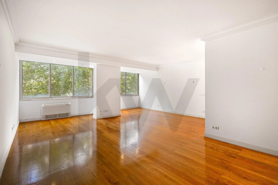 Apartamento T3 para Arrendamento em Lumiar Foto 1