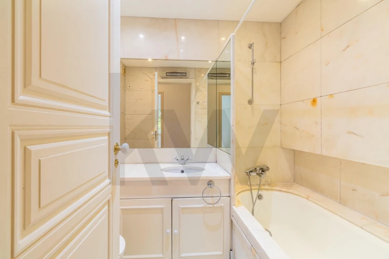 Apartamento T3 para Arrendamento em Lumiar Foto 8