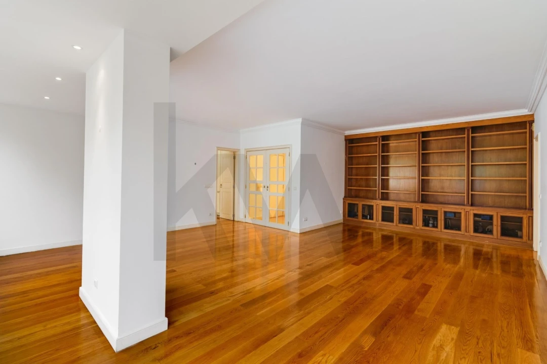 Apartamento T3 para Arrendamento em Lumiar Foto 2