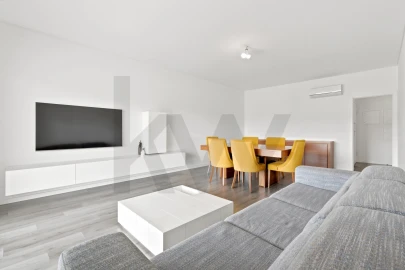 Apartamento T3 para Venda em Carnaxide e Queijas