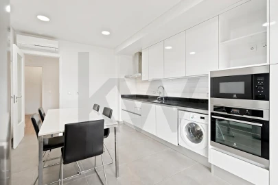 Apartamento T3 para Venda em Carnaxide e Queijas